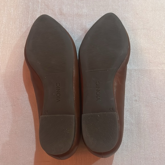 Vionic ’Delilah’ Styled Women’s Mocha Brown Colored Flats w/ Slim Strap Size 9.5 - Picture 9 of 11